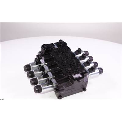 DISTRIBUTEUR DE COMMANDE HYDRAULIQUE*