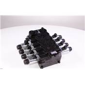 DISTRIBUTEUR DE COMMANDE HYDRAULIQUE*